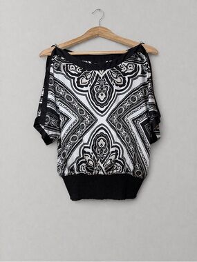 White House Black Market Women’s Blouse Sz M Black White Paisley Batwing Smocked